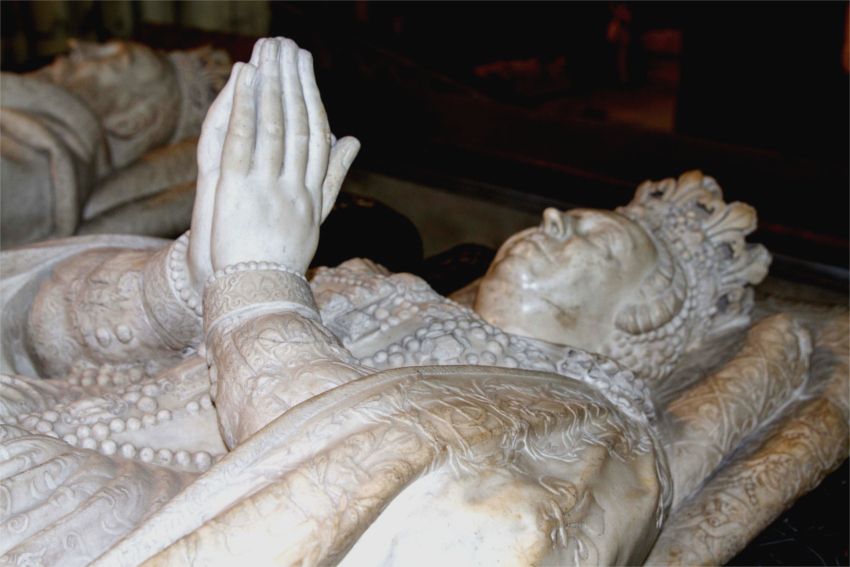 Basilique de Saint-Denis : gisant de Catherine de M�dicis.