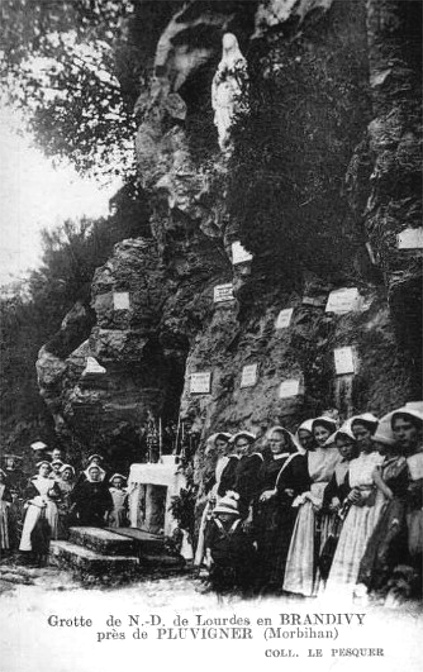 Grotte Notre-Dame de Lourdes � Brandivy (Bretagne).