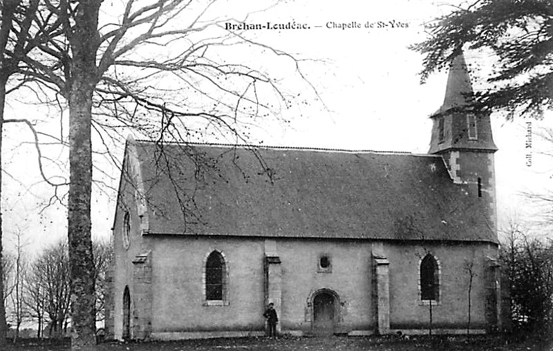 Chapelle Saint-Yves de Br�han ou Br�han-Loud�ac (Bretagne).