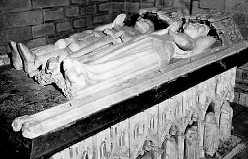 Josselin (Bretagne) : tombeau (ou c�notaphe ou gisant) d'Olivier de Clisson et de Marguerite de Rohan.