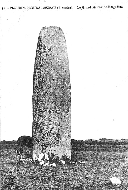 Menhir de Kergadiou � Plourin (Bretagne).